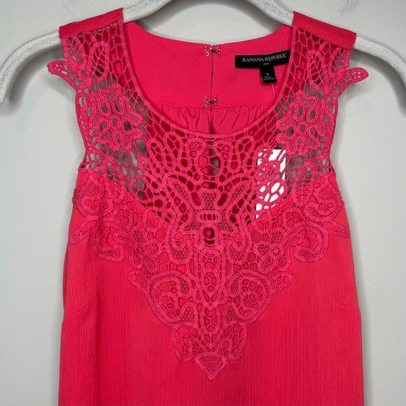 NWT Banana Republic Factory Pink Sleeveless Shirt Size S Crochet Lace - Picture 2 of 9